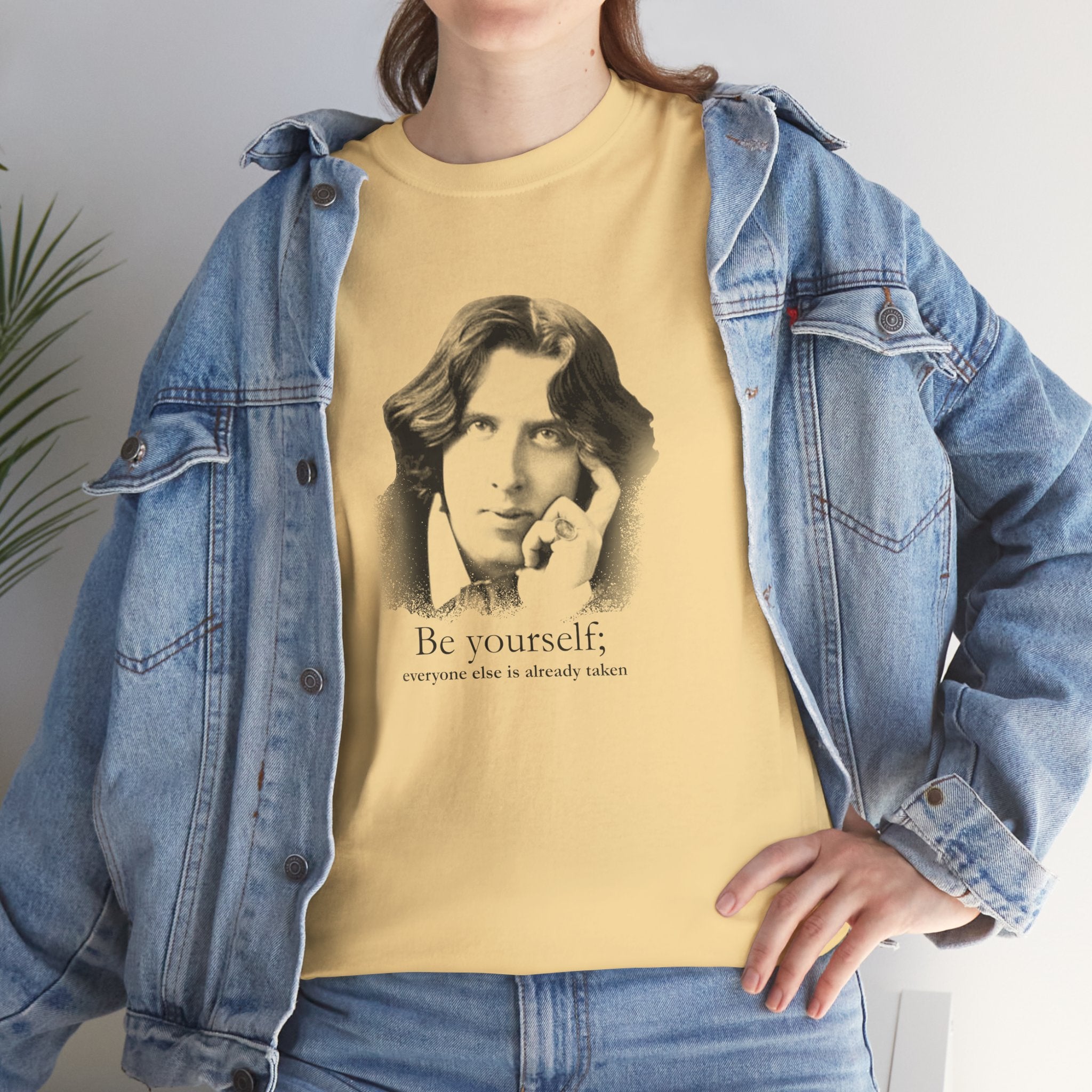 Oscar Wilde - Be yourself; everyone else is already taken.  Iconic Quote T-Shirt